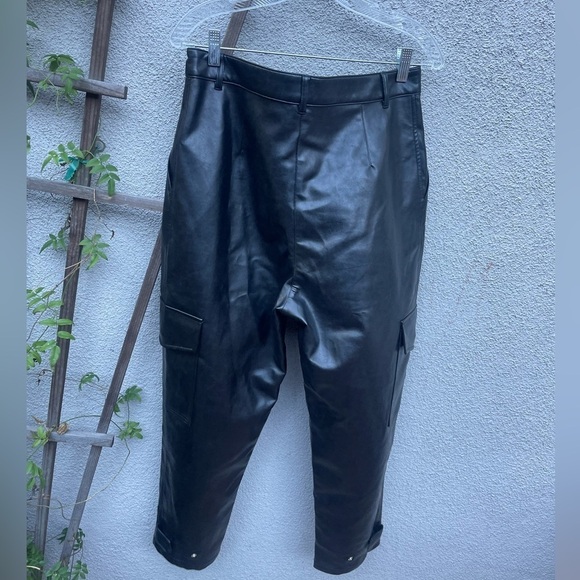 Wilfred Free Aritzia The Modern Vegan Leather High Rise Cargo Pants Size 12 - Picture 8 of 10